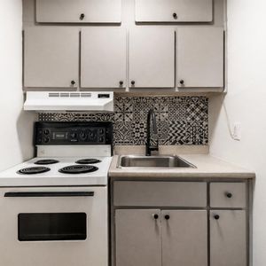 2½ Tranquille Rénové | WiFi, Rangement Et Sécurité 24h Inclus - Photo 3