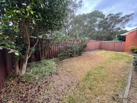 Stylish & Low Maintenance Villa in Prime Location - Photo 4