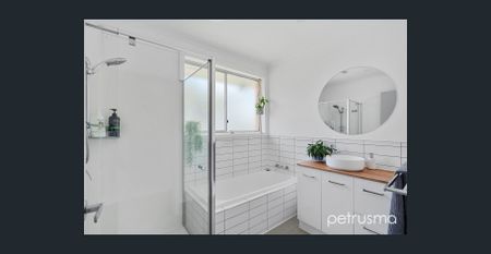 Modern Family Home - Photo 3