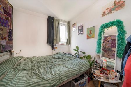 3 bedroom flat to rent - Photo 3