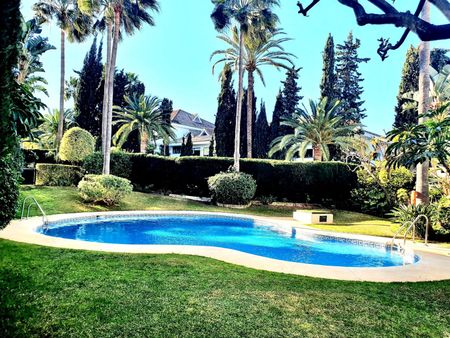 Alquiler Apartamento en Guadalmina Baja, Marbella - Photo 2