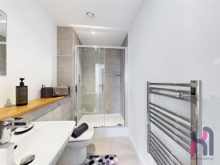 2 bedroom flat to rent - Photo 2