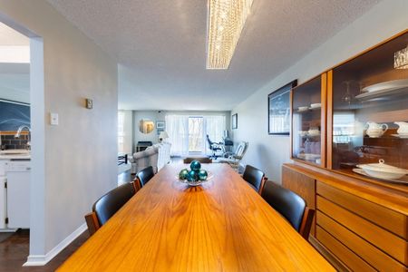 8 Christopher Court - Photo 2