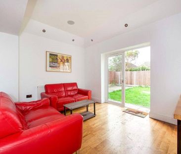 1 bedroom in a house share to rent - Photo 2