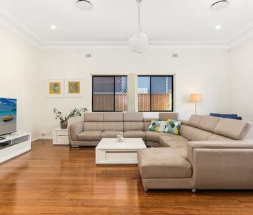 Available Now | Spacious family home near Strathfield Park - Photo 1