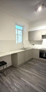 2 Bed Flat, Clarence Square, BN1 - Photo 3
