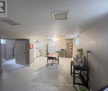 27 DITTMER CRESCENT N - Photo 1