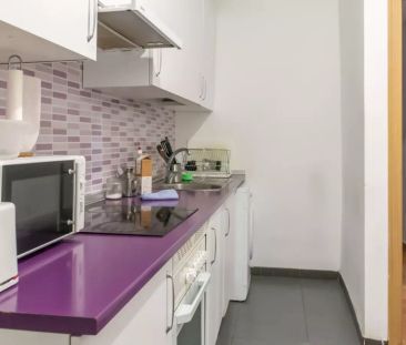 Nice room for rent in 4-bedroom apartment in Centro - Foto 4