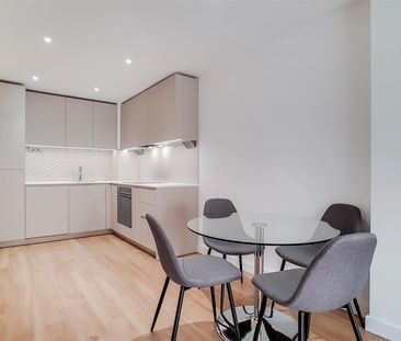 Castleton House, Beaufort Park, 26 Aerodrome Road, Colindale, London - Photo 6