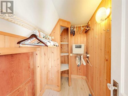 199 Pine St - 4 bed, 1.5 bath - STUDENT HOME - Photo 2