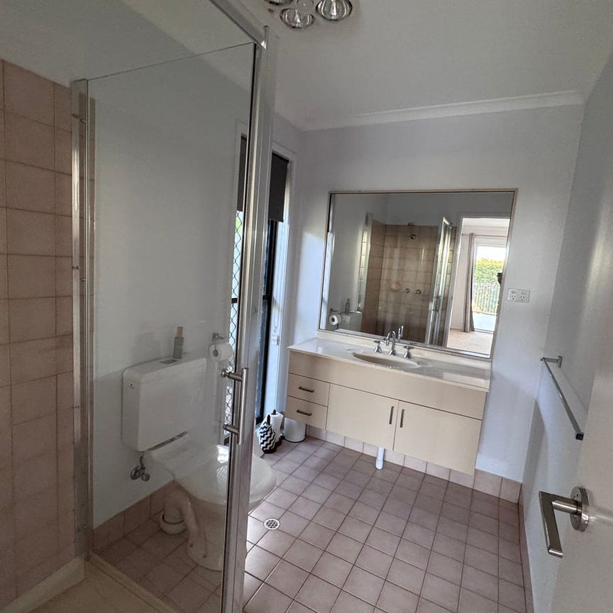 Coastal Family Home in Peregian Beach - Option of 4 Bed, 3 Bath OR 3 Bed, 2 Bath - 6 Month Lease - Photo 1