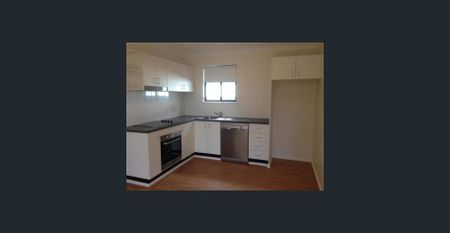 Stunning 3 Bedroom Garden Home - Photo 5