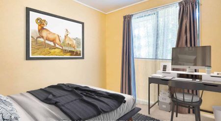 Three Bedroom Home in Quiet Titirangi Cul-de-sac - Photo 3