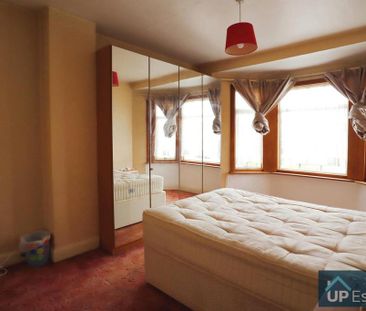 3 bedroom end of terrace house to rent - Photo 2