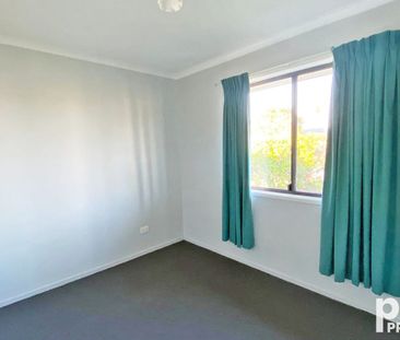 Neat as a pin - Central & Handy location! - Photo 5