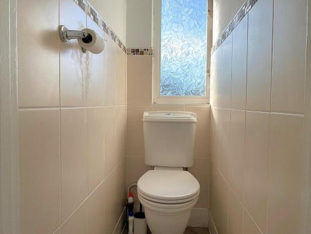 3 bedroom end of terrace house to rent - Photo 4