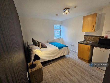 Studio to rent - Photo 2