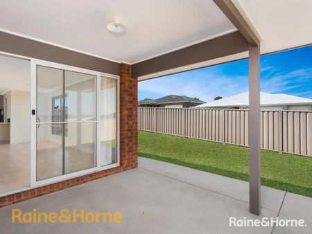 FAMILY HOME IN BOOROOMA - Photo 5