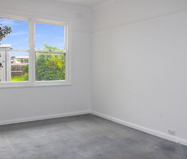 FRESHLY PAINTED HOME IN GREAT LOCATION - Photo 6