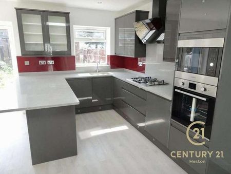 Elizabethan Way, TW19 - Photo 3