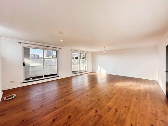 3 bedroom flat to rent - Photo 1