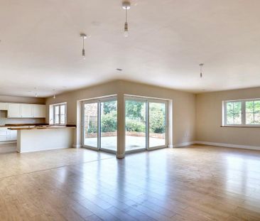 4 bedroom detached house to rent - Photo 3