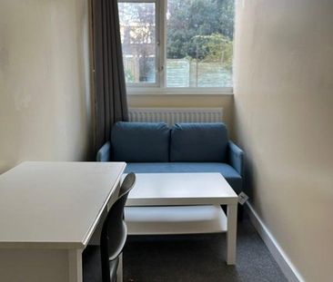 4 bedroom flat share to rent - Photo 4