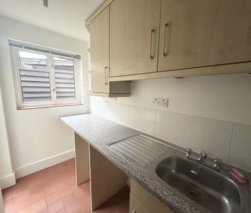 2 bedroom maisonette to rent - Photo 5
