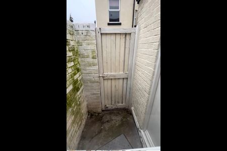 2 Bed Terraced House, Bardsay Road, L4 - Photo 3