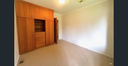 Large Family Living - Photo 4