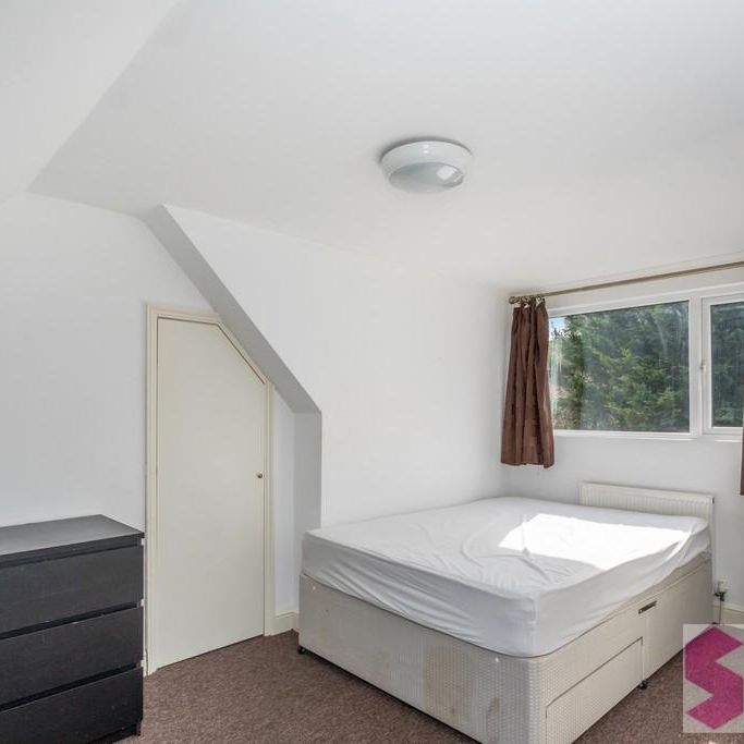 1 bedroom in a house share to rent - Photo 1