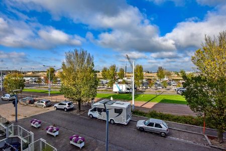 Ruim lichtrijk 2-slaapkamerappartement te huur gelegen op de Visserskaai te Nieuwpoort Stad. - Photo 4