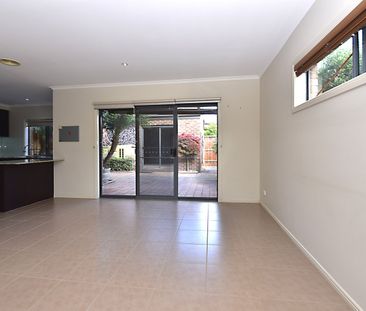 Charming 3-Bedroom Townhouse in Prime Keysborough Location - Photo 6