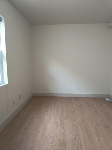 McHutcheon Loft Apartments - Photo 5