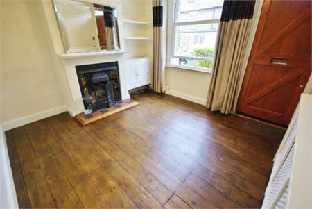 2 bedroom end of terrace house to rent - Photo 2