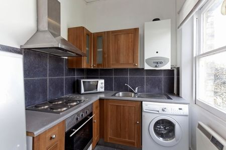 Studio Flat, King Henry's Road, NW3 - Photo 4