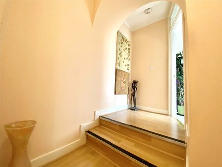 1 bedroom Flat in Oxford House, Reading - Photo 2
