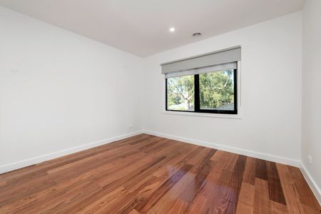 Huge Brand New Townhouse in Heart of Ringwood - Photo 5