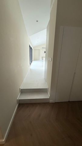 Renovated Contemporary 4 Bedroom Villa in Exclusive Quinta da Marinha, Cascais - Photo 5