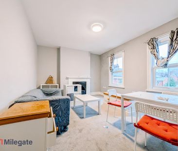 3 bedroom flat to rent - Photo 2