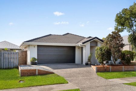 Family Home Over Looking The Park - Photo 3