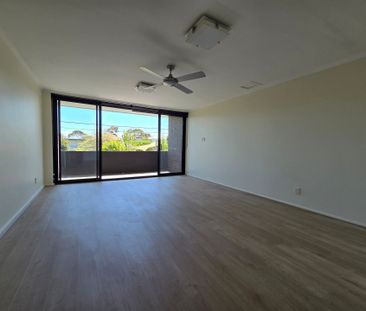 Large Space, Clean Two Bed Bayside Home - Photo 2