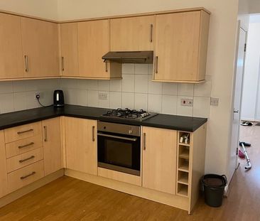 2 Bed Terraced House, Oakwood Avenue, CR4 - Photo 1