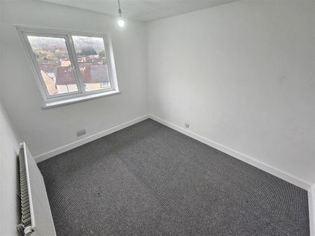 3 bedroom apartment to rent - Photo 5