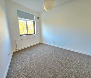 4 bedroom semi-detached house to rent - Photo 6