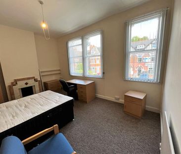 6 bedroom semi-detached house to rent - Photo 2