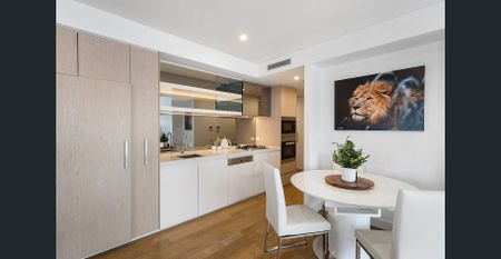 Exceptional apartment of sophisticated design and fabulous harbour views - Photo 3