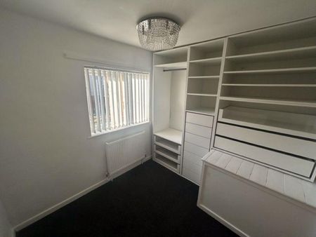 4 bedroom semi-detached house to rent - Photo 5