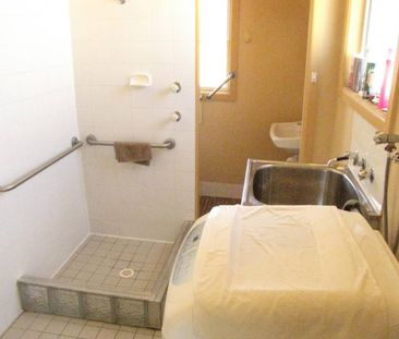 Neat and Tidy 3 Bedroom House - Photo 2