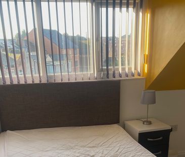 City Centre Three Bed House Share - Photo 4